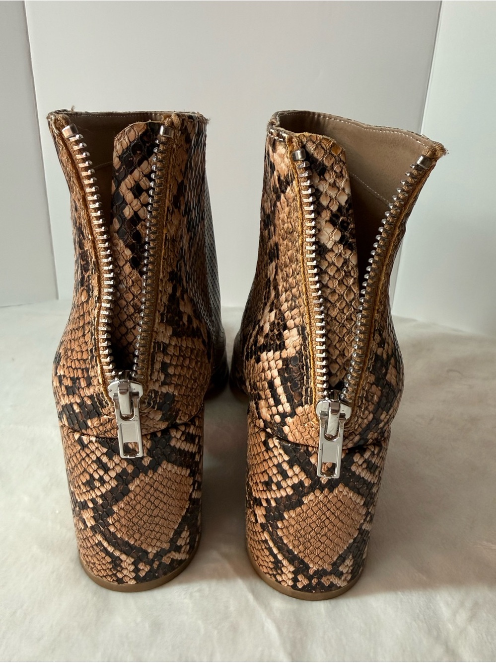 Steve Madden Snakeskin Ankle Boots Sz 8.5 Brown Python Print Back Zip - Picture 4 of 7